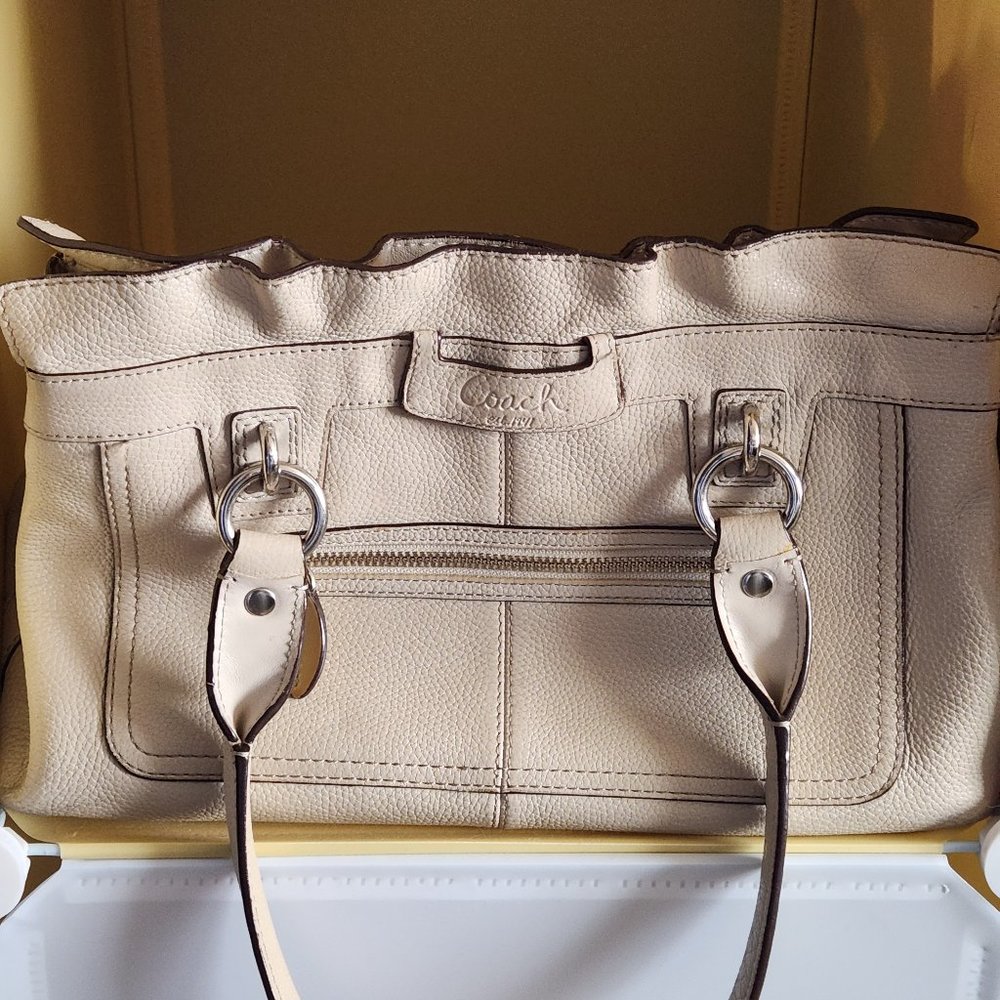 Beautiful Off-White Coach Bag